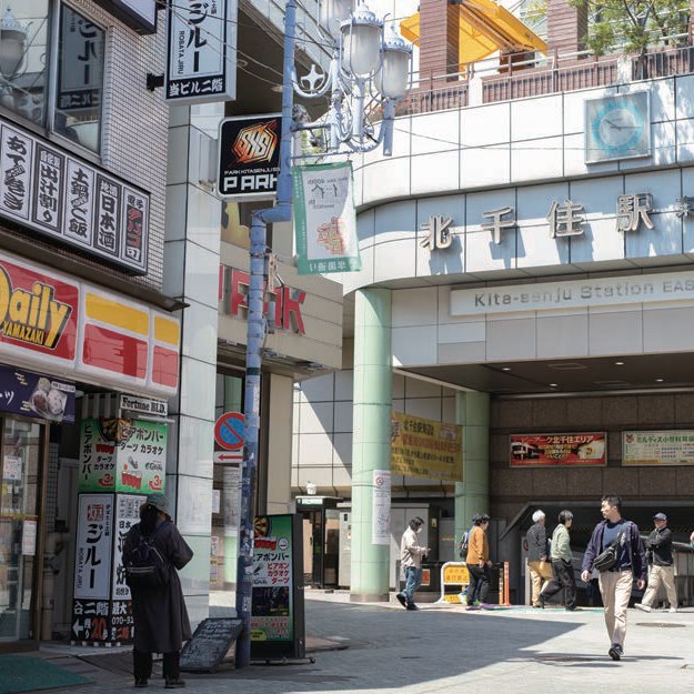 北千住駅東口の駅前