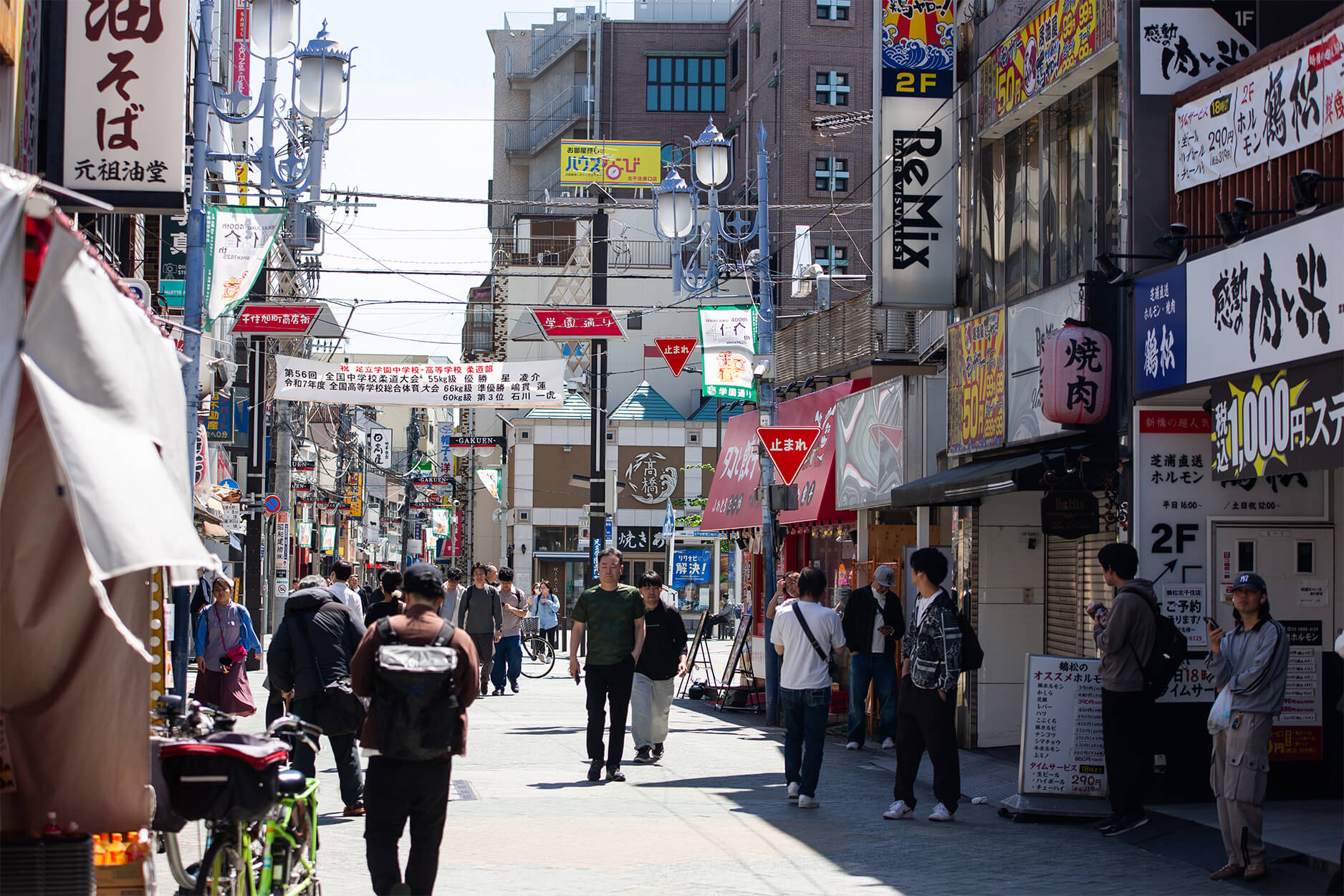 商店街の青果店の店先